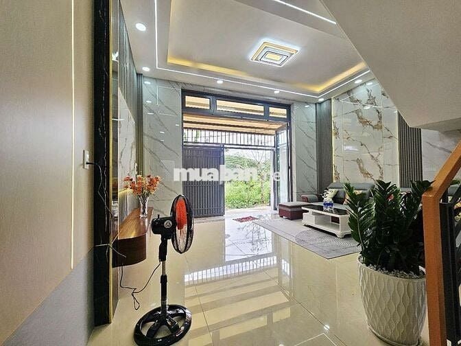 Nhà đẹp 2 lầu 1 sec ngắn hẻm xe hơi