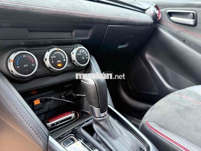 Cần Bán Gấp Mazda 2 2024 Sport Luxury - 4000 km