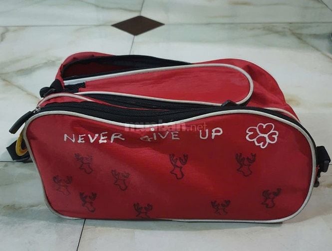 Giày đá cầu lưới hình mỏ vịt còn mới 99%