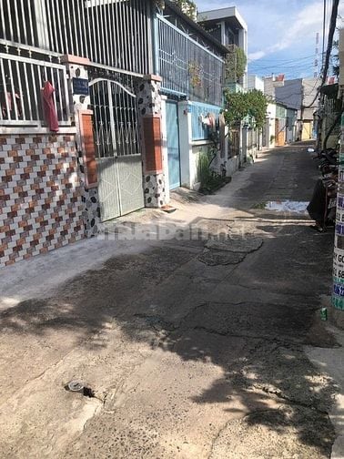 Cần bán căn nhà mặt tiền đương Ông Ích Khiêm, cách Thủ Khoa Huân 400m.