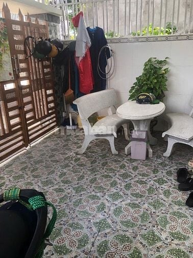 Cần bán căn nhà mặt tiền đương Ông Ích Khiêm, cách Thủ Khoa Huân 400m.