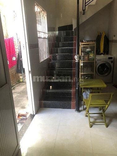 Cần bán căn nhà mặt tiền đương Ông Ích Khiêm, cách Thủ Khoa Huân 400m.