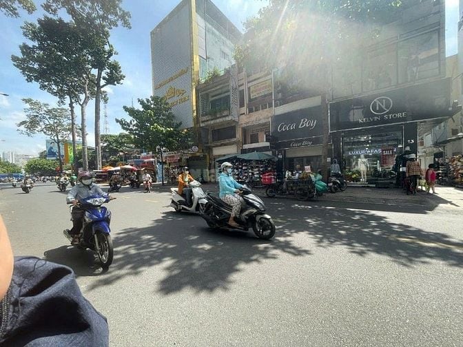 Bán gấp nhà MT Nguyễn Trãi Q5 DT 5,5 x20m Nở hậu 8m giá 38 tỷ