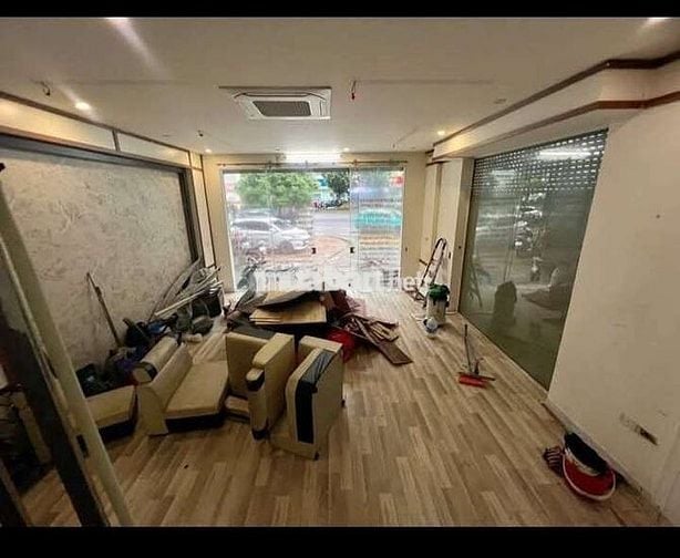 Tôi cần bán gấp nhà mặt phố Trường Chinh căn góc, 5tầng full nội thất