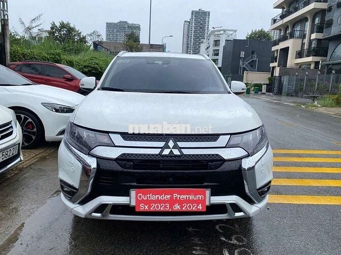 Mitsu Outlander Pre trắng, SX 23, ĐK 24- 14,000 km