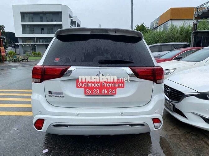Mitsu Outlander Pre trắng, SX 23, ĐK 24- 14,000 km