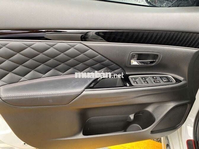 Mitsu Outlander Pre trắng, SX 23, ĐK 24- 14,000 km