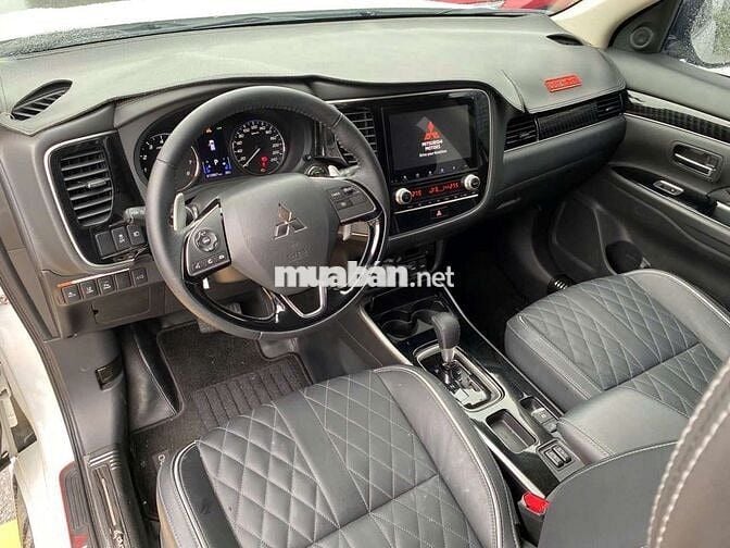 Mitsu Outlander Pre trắng, SX 23, ĐK 24- 14,000 km