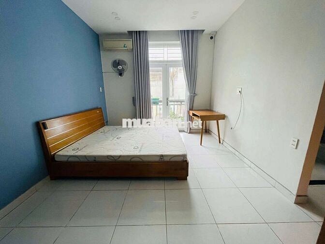 Nhà mới full nội thất, xe hơi ngủ trong nhà Q10 giá 30 triệu/tháng