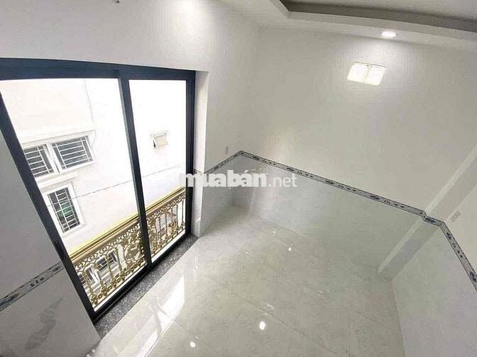 STUDIO BAN CÔNG SIÊU THOÁNG GIÁ RẺ