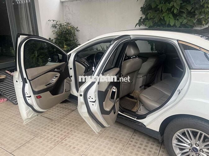 BÁN GẤP FOCUS 2018 Titanium Trắng 16 vạn lên 7c