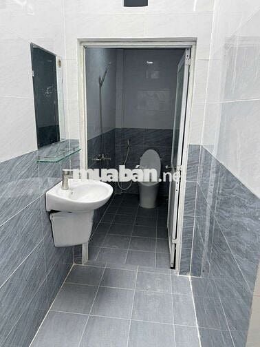 Nhà 5x18 đúc 1 trệt 1 lửng 1 lầu đường nhựa 6m1 / Nguyễn thị thảnh 40m