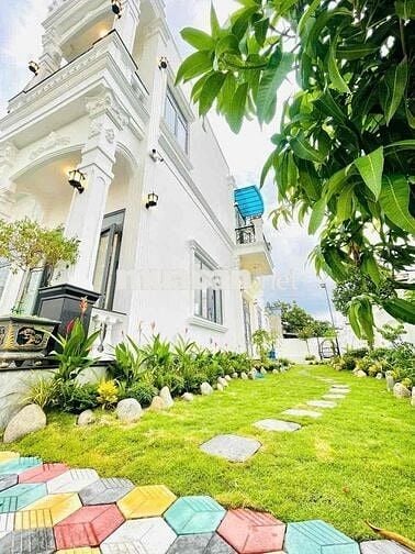 BIỆT THỰ NGỘP BÁN GẤP 8TỶ HẠ CÒN 6TỶ5 TẶNG TOÀN BỘ NỘI THẤT