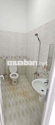 Phòng đẹp cửa sổ trời full nội thất