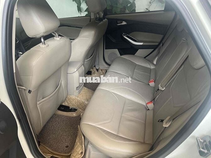 BÁN GẤP FOCUS 2018 Titanium Trắng 16 vạn lên 7c