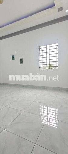 Phòng đẹp cửa sổ trời full nội thất