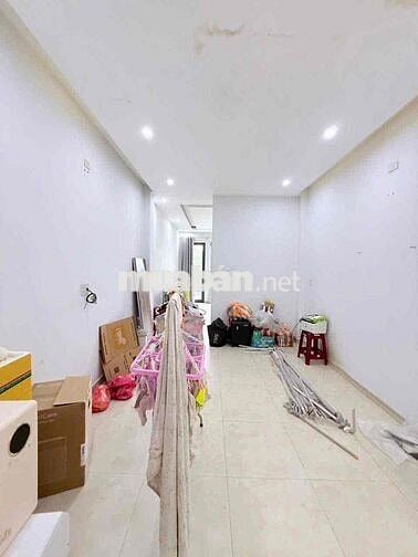 Nhà 2 tầng đúc Nguyễn Phước Nguyên 3PN có sân rộng