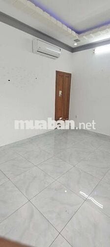 Phòng đẹp cửa sổ trời full nội thất