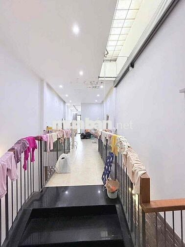 Nhà 2 tầng đúc Nguyễn Phước Nguyên 3PN có sân rộng