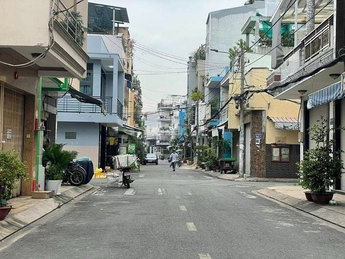 Chủ gấp bán nhà Hòa Bình - Tân Phú - 2 tầng cũ - Hẻm 12m Giá 8 tỷ 7