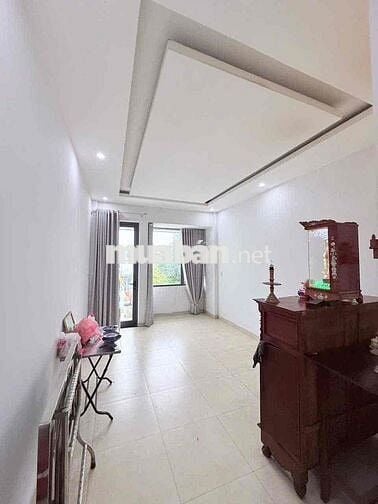 Nhà 2 tầng đúc Nguyễn Phước Nguyên 3PN có sân rộng