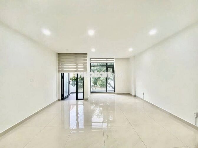 SIÊU PHẨM SÀN SUỐT - MT Sư Vạn Hạnh ,p12, q10 - 4 Sàn trống suốt 45tr