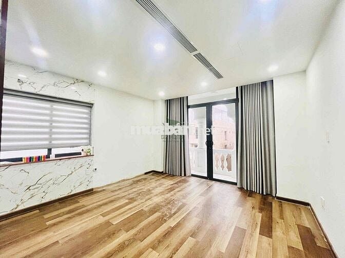 CHO THUÊ NHÀ KINH DOANH 5 TẦNG CÓ THANG MÁY ĐƯỜNG THÍCH QUẢNG ĐỨC