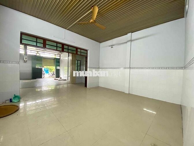 Cho thuê nhà kho, xưởng 180m2 Xuân Thới Thượng