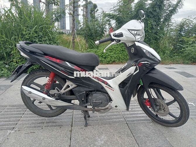 Xe máy Honda Wave RSX FI 2023 trắng đen