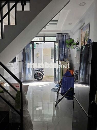 Nhà bán hẻm 271 Lê Văn Lương hẻm cao nhà đẹp có ban công rộng