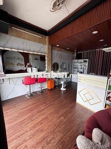 cần sang mbkd 15tr (đang thuê 8tr/th)