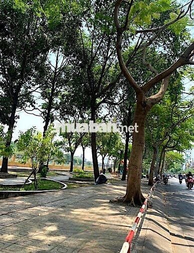 BIỆT THỰ CHÂU ÂU-NGANG 10.5M- GẦN QUẬN 1-190M2- 6PN- GARA ÔTÔ NGỦ NHÀ