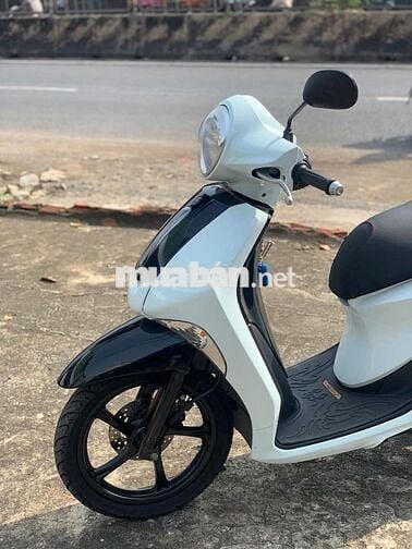 Xe máy Yamaha Janus 2018 màu trắng đen