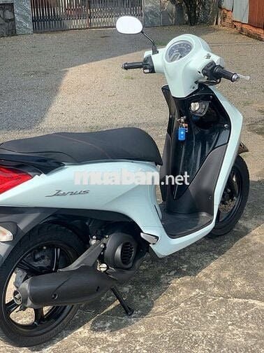 Xe máy Yamaha Janus 2018 màu trắng đen