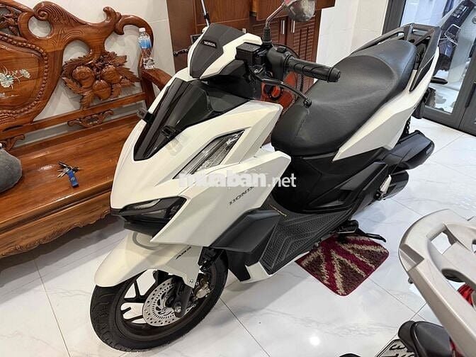 xe vario 160 ABS Màu trắng nhám -mâm vàng đồng