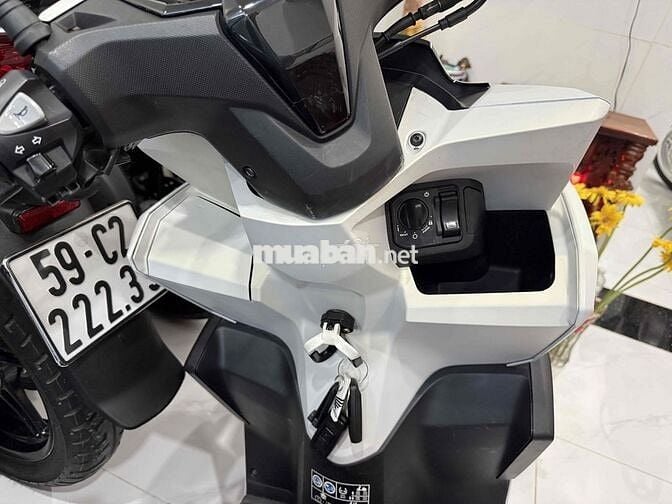 xe vario 160 ABS Màu trắng nhám -mâm vàng đồng