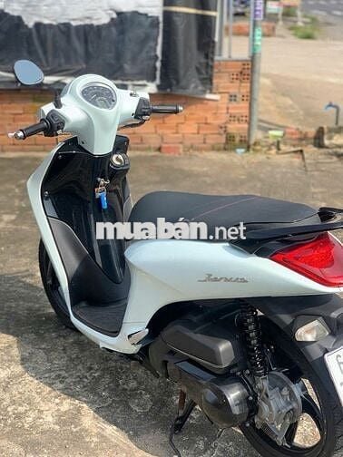 Xe máy Yamaha Janus 2018 màu trắng đen