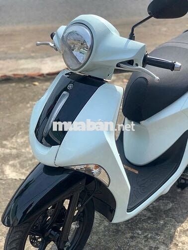 Xe máy Yamaha Janus 2018 màu trắng đen