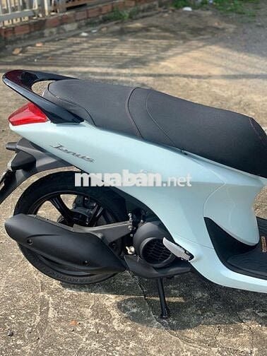 Xe máy Yamaha Janus 2018 màu trắng đen