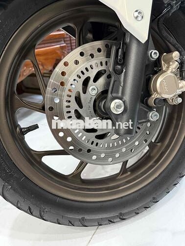 xe vario 160 ABS Màu trắng nhám -mâm vàng đồng