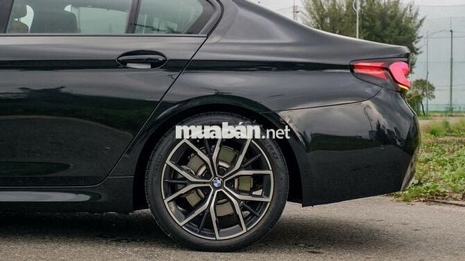 BMW 5 Series 2022 520i M Sport - 30000 km