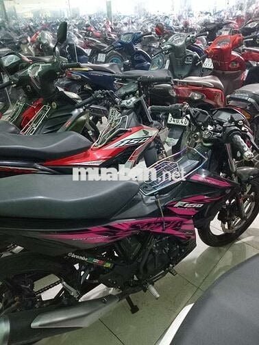 Xe máy Suzuki Satria F150 côn tay đen hồng