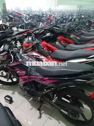 Xe máy Suzuki Satria F150 côn tay đen hồng