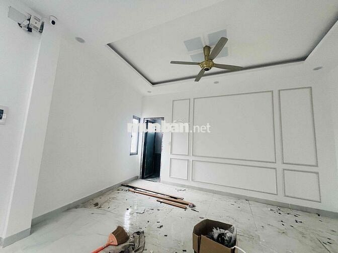 nhà phố 1 trệt 2 lầu gần vin com