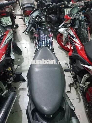 Xe máy Suzuki Satria F150 côn tay đen hồng