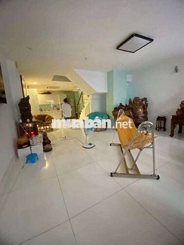 Cho thuê nhà sân vườn rộng mới Q3 DT 6x20m