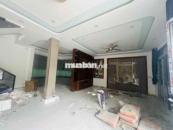 nhà phố 1 trệt 2 lầu gần vin com