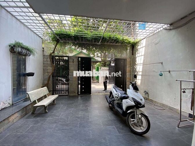 Cho thuê nhà sân vườn rộng mới Q3 DT 6x20m