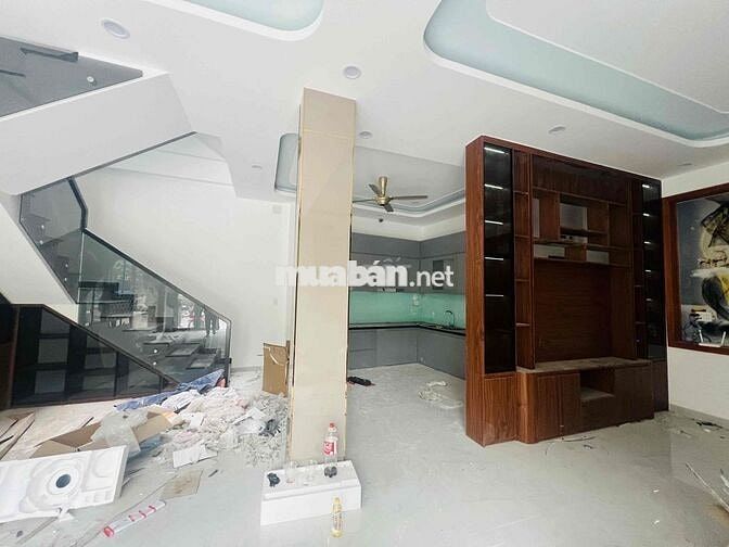 nhà phố 1 trệt 2 lầu gần vin com