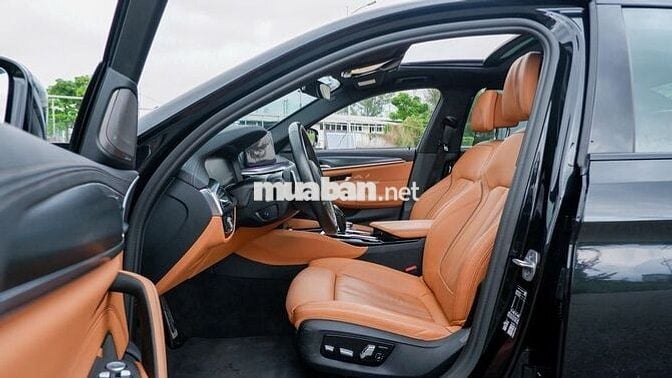 BMW 5 Series 2022 520i M Sport - 30000 km